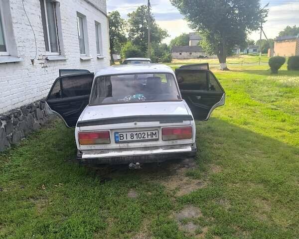 Белый ВАЗ 2107, объемом двигателя 1.5 л и пробегом 200 тыс. км за 1100 $, фото 2 на Automoto.ua