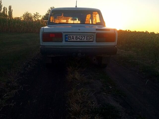 Белый ВАЗ 2107, объемом двигателя 1.5 л и пробегом 350 тыс. км за 650 $, фото 2 на Automoto.ua
