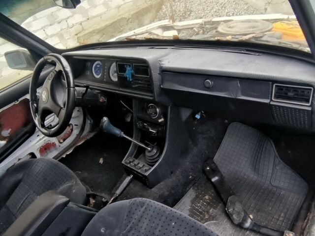 Белый ВАЗ 2107, объемом двигателя 1.5 л и пробегом 12 тыс. км за 356 $, фото 6 на Automoto.ua