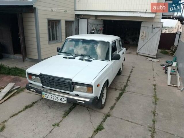 Белый ВАЗ 2107, объемом двигателя 1.5 л и пробегом 200 тыс. км за 1400 $, фото 1 на Automoto.ua