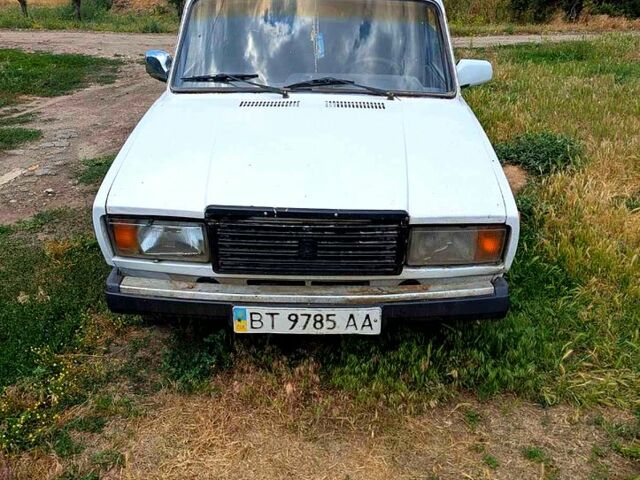Белый ВАЗ 2107, объемом двигателя 1.5 л и пробегом 200 тыс. км за 650 $, фото 3 на Automoto.ua