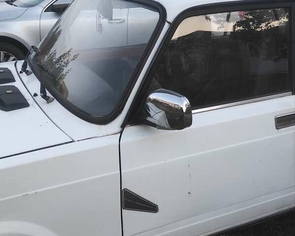 Белый ВАЗ 2107, объемом двигателя 1.5 л и пробегом 100 тыс. км за 700 $, фото 3 на Automoto.ua