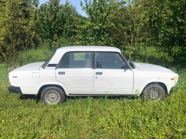 Белый ВАЗ 2107, объемом двигателя 1.5 л и пробегом 199 тыс. км за 1600 $, фото 1 на Automoto.ua