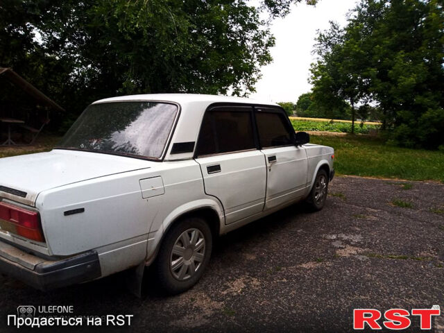 Белый ВАЗ 2107, объемом двигателя 1.5 л и пробегом 0 тыс. км за 800 $, фото 2 на Automoto.ua