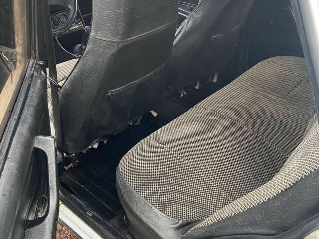 Белый ВАЗ 2107, объемом двигателя 5 л и пробегом 50 тыс. км за 828 $, фото 5 на Automoto.ua