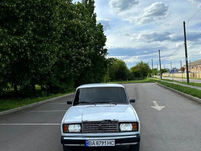 ВАЗ 2107 2004 в Кропивницком (Кировограде) на Automoto.ua Белый ВАЗ 2107, объемом двигателя 1.5 л и пробегом 74 тыс. км за 2160 $, фото 1 на Automoto.ua