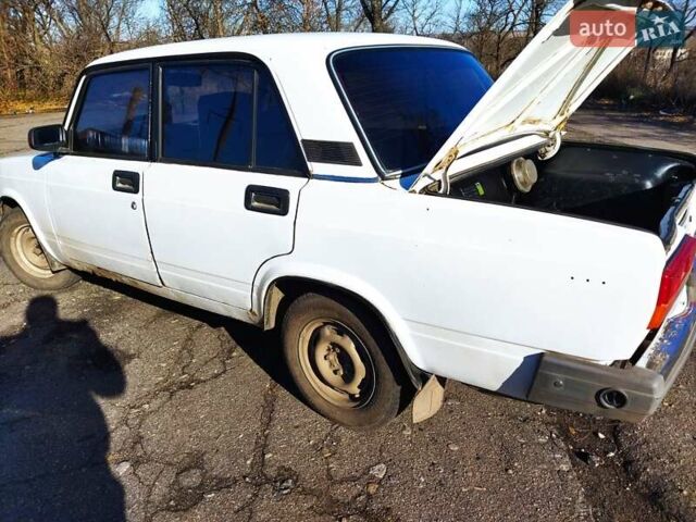 Белый ВАЗ 2107, объемом двигателя 1.5 л и пробегом 180 тыс. км за 1000 $, фото 7 на Automoto.ua