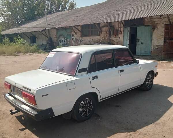 Белый ВАЗ 2107, объемом двигателя 1.5 л и пробегом 890 тыс. км за 1550 $, фото 1 на Automoto.ua