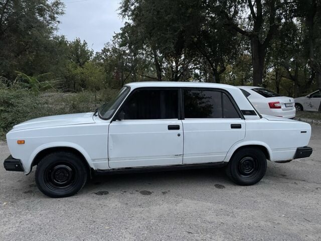 Белый ВАЗ 2107, объемом двигателя 1.5 л и пробегом 70 тыс. км за 1074 $, фото 4 на Automoto.ua