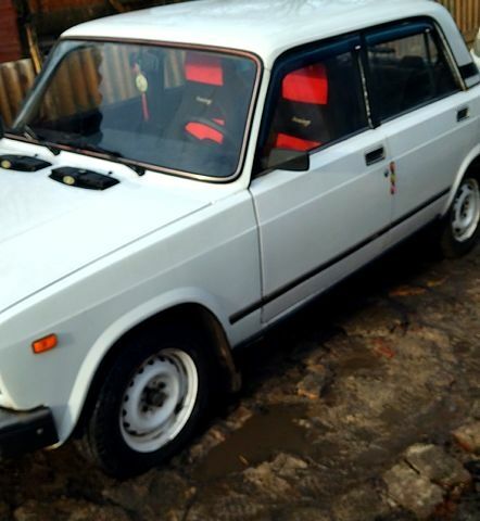 Белый ВАЗ 2107, объемом двигателя 1.5 л и пробегом 0 тыс. км за 1000 $, фото 3 на Automoto.ua