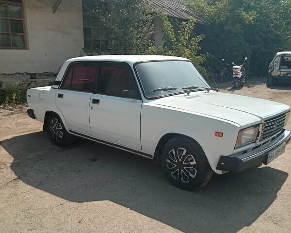 Белый ВАЗ 2107, объемом двигателя 1.5 л и пробегом 890 тыс. км за 1550 $, фото 2 на Automoto.ua