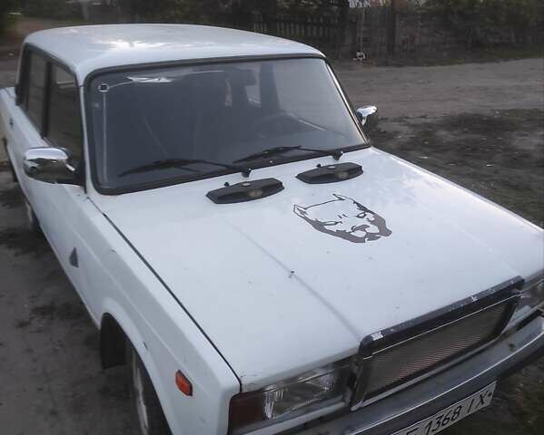 Белый ВАЗ 2107, объемом двигателя 1.5 л и пробегом 100 тыс. км за 700 $, фото 1 на Automoto.ua