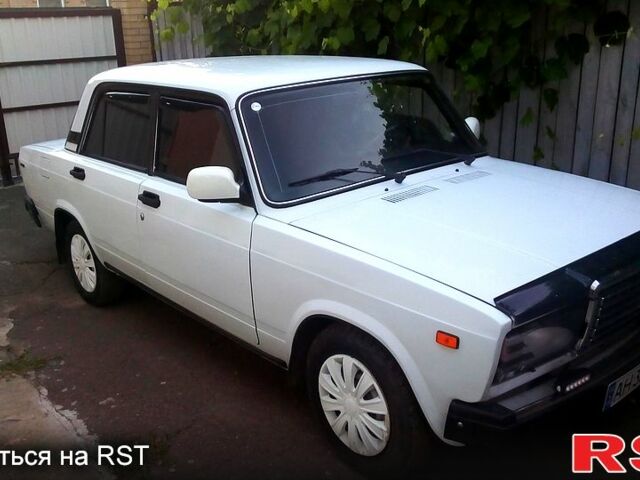 Белый ВАЗ 2107, объемом двигателя 1.5 л и пробегом 128 тыс. км за 1500 $, фото 5 на Automoto.ua