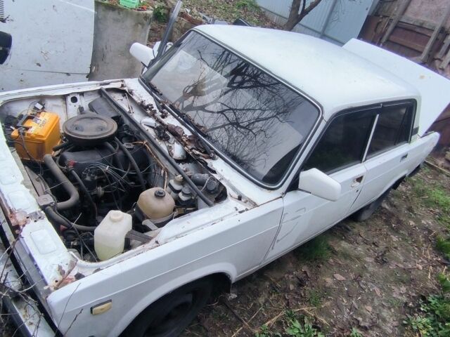 Белый ВАЗ 2107, объемом двигателя 1.5 л и пробегом 12 тыс. км за 356 $, фото 4 на Automoto.ua