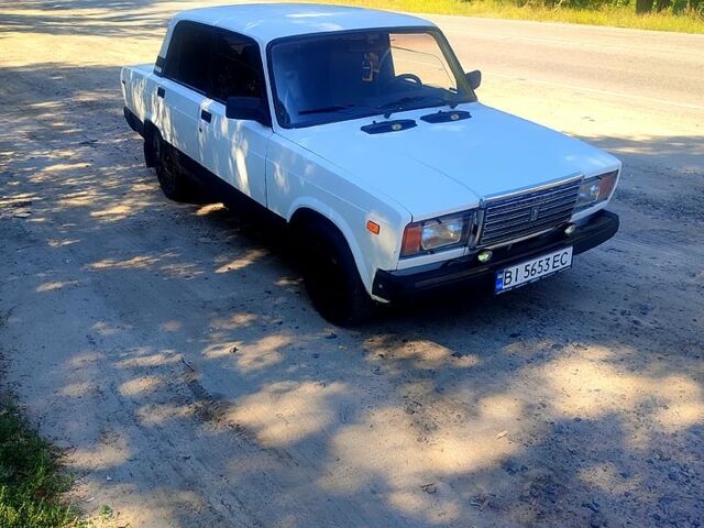 Белый ВАЗ 2107, объемом двигателя 1.5 л и пробегом 275 тыс. км за 1000 $, фото 1 на Automoto.ua