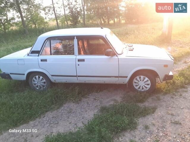 Белый ВАЗ 2107, объемом двигателя 1.5 л и пробегом 130 тыс. км за 2000 $, фото 2 на Automoto.ua