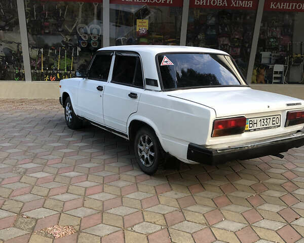 Белый ВАЗ 2107, объемом двигателя 1.5 л и пробегом 150 тыс. км за 900 $, фото 2 на Automoto.ua