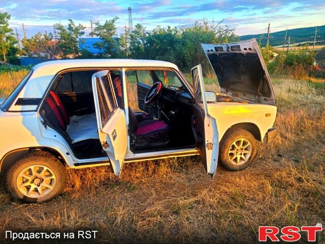 Белый ВАЗ 2107, объемом двигателя 1.5 л и пробегом 100 тыс. км за 750 $, фото 3 на Automoto.ua