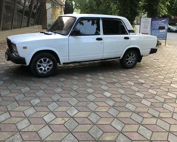 Белый ВАЗ 2107, объемом двигателя 1.5 л и пробегом 150 тыс. км за 900 $, фото 3 на Automoto.ua