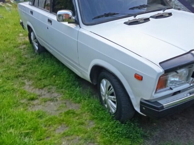 Белый ВАЗ 2107, объемом двигателя 1.5 л и пробегом 250 тыс. км за 1100 $, фото 2 на Automoto.ua