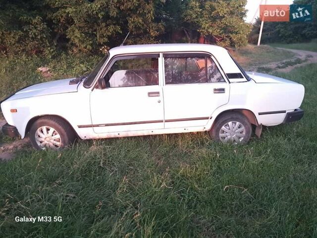 Белый ВАЗ 2107, объемом двигателя 1.5 л и пробегом 130 тыс. км за 2000 $, фото 4 на Automoto.ua