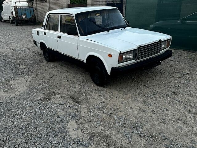 Белый ВАЗ 2107, объемом двигателя 1.5 л и пробегом 99 тыс. км за 777 $, фото 1 на Automoto.ua