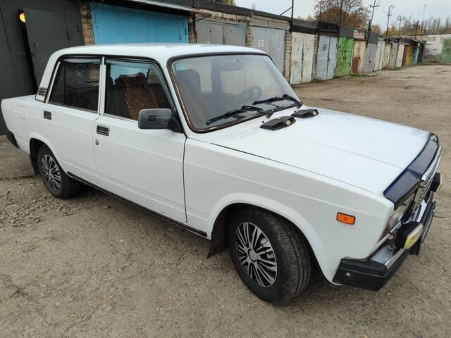 Белый ВАЗ 2107, объемом двигателя 0 л и пробегом 125 тыс. км за 2100 $, фото 2 на Automoto.ua