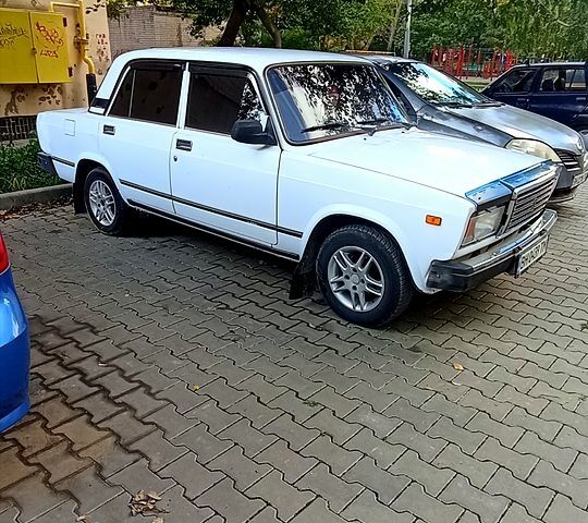 Белый ВАЗ 2107, объемом двигателя 1.5 л и пробегом 45 тыс. км за 1350 $, фото 2 на Automoto.ua