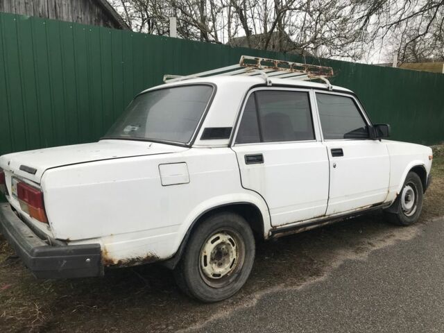 Белый ВАЗ 2107, объемом двигателя 1.6 л и пробегом 100 тыс. км за 500 $, фото 1 на Automoto.ua