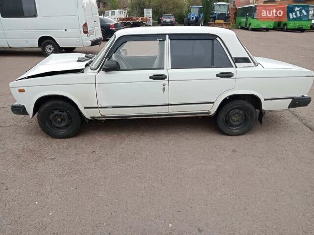 Белый ВАЗ 2107, объемом двигателя 1.7 л и пробегом 50 тыс. км за 1200 $, фото 4 на Automoto.ua