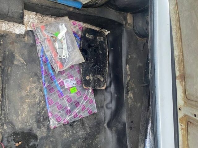 Белый ВАЗ 2107, объемом двигателя 1.6 л и пробегом 300 тыс. км за 850 $, фото 6 на Automoto.ua