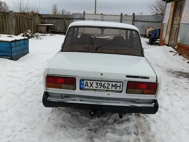Белый ВАЗ 2107, объемом двигателя 1.5 л и пробегом 56 тыс. км за 600 $, фото 2 на Automoto.ua