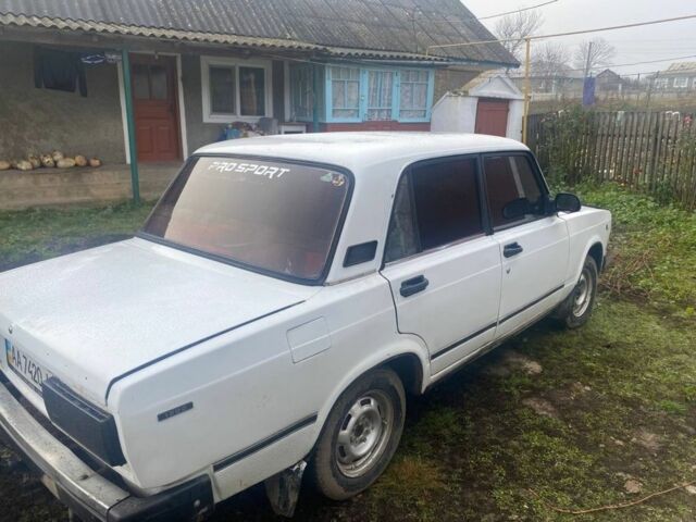 Белый ВАЗ 2107, объемом двигателя 1.6 л и пробегом 300 тыс. км за 850 $, фото 2 на Automoto.ua