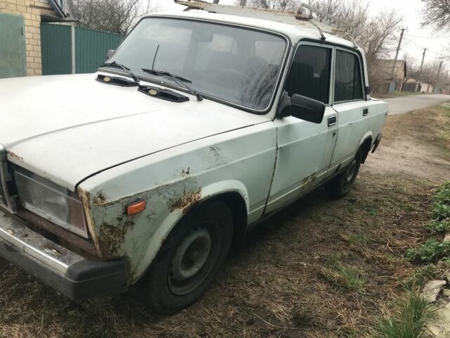 Белый ВАЗ 2107, объемом двигателя 1.6 л и пробегом 100 тыс. км за 500 $, фото 2 на Automoto.ua