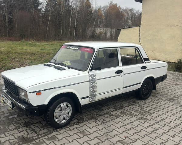 Белый ВАЗ 2107, объемом двигателя 1.5 л и пробегом 100 тыс. км за 800 $, фото 1 на Automoto.ua