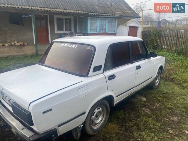 Белый ВАЗ 2107, объемом двигателя 1.6 л и пробегом 300 тыс. км за 850 $, фото 1 на Automoto.ua