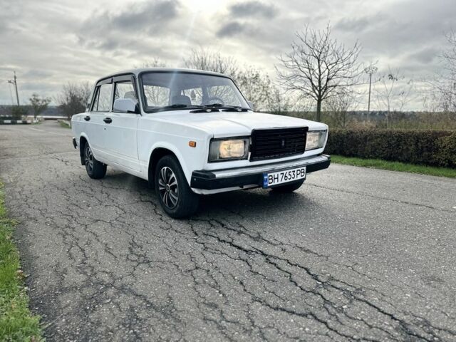 Белый ВАЗ 2107, объемом двигателя 1.5 л и пробегом 80 тыс. км за 1100 $, фото 1 на Automoto.ua