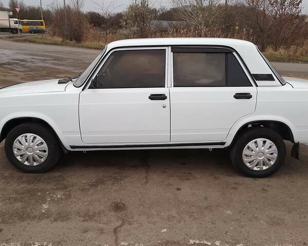 Белый ВАЗ 2107, объемом двигателя 1.5 л и пробегом 246 тыс. км за 2500 $, фото 5 на Automoto.ua
