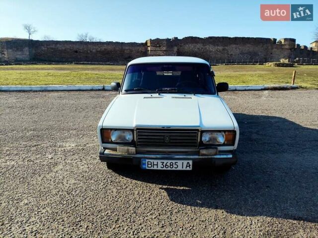 Белый ВАЗ 2107, объемом двигателя 1.5 л и пробегом 185 тыс. км за 1100 $, фото 1 на Automoto.ua