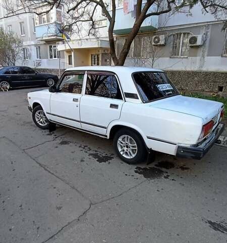 Белый ВАЗ 2107, объемом двигателя 1.5 л и пробегом 45 тыс. км за 1250 $, фото 2 на Automoto.ua