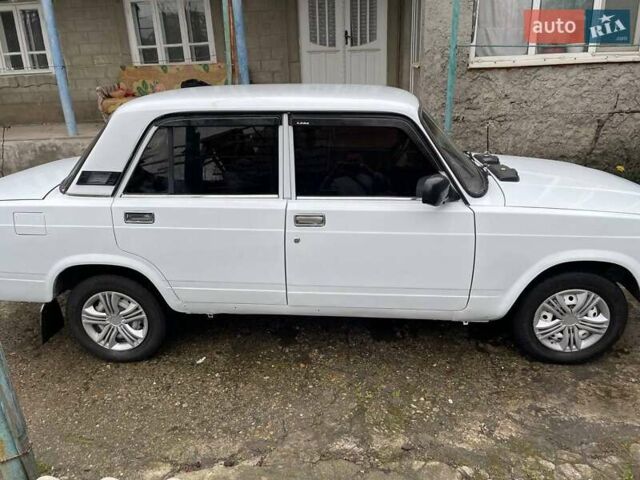 Белый ВАЗ 2107, объемом двигателя 1.5 л и пробегом 90 тыс. км за 1150 $, фото 3 на Automoto.ua