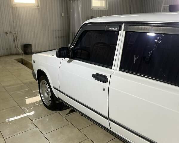 Белый ВАЗ 2107, объемом двигателя 1.57 л и пробегом 68 тыс. км за 2300 $, фото 5 на Automoto.ua