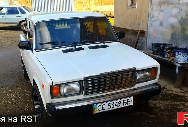 Белый ВАЗ 2107, объемом двигателя 1.5 л и пробегом 230 тыс. км за 950 $, фото 3 на Automoto.ua