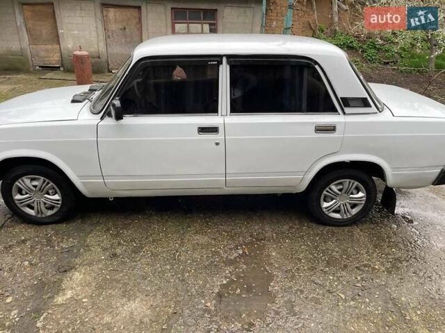 Белый ВАЗ 2107, объемом двигателя 1.5 л и пробегом 90 тыс. км за 1150 $, фото 2 на Automoto.ua