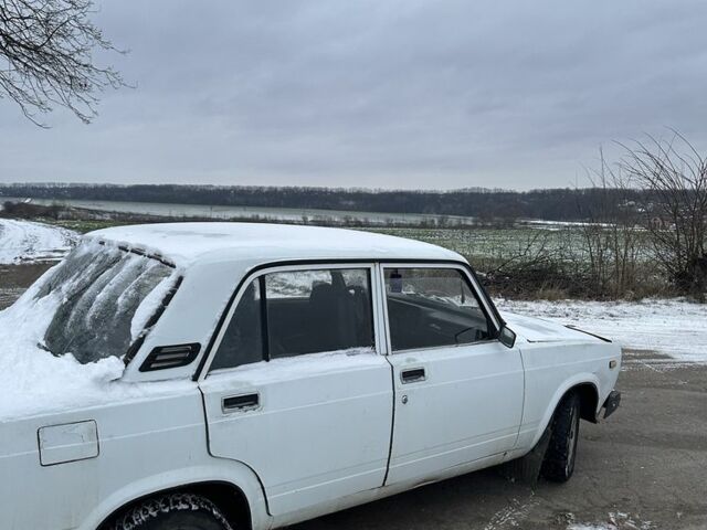 Белый ВАЗ 2107, объемом двигателя 1.6 л и пробегом 150 тыс. км за 650 $, фото 3 на Automoto.ua