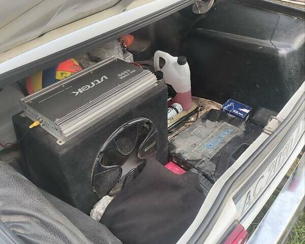 Белый ВАЗ 2107, объемом двигателя 1.6 л и пробегом 60 тыс. км за 2000 $, фото 3 на Automoto.ua