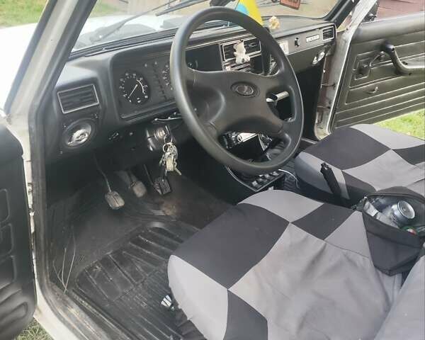 Белый ВАЗ 2107, объемом двигателя 1.6 л и пробегом 60 тыс. км за 2000 $, фото 2 на Automoto.ua