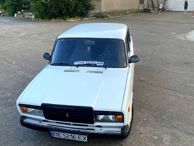Белый ВАЗ 2107, объемом двигателя 1.6 л и пробегом 80 тыс. км за 1500 $, фото 1 на Automoto.ua