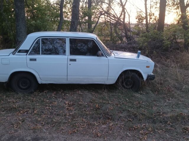 Белый ВАЗ 2107, объемом двигателя 1 л и пробегом 100 тыс. км за 665 $, фото 2 на Automoto.ua