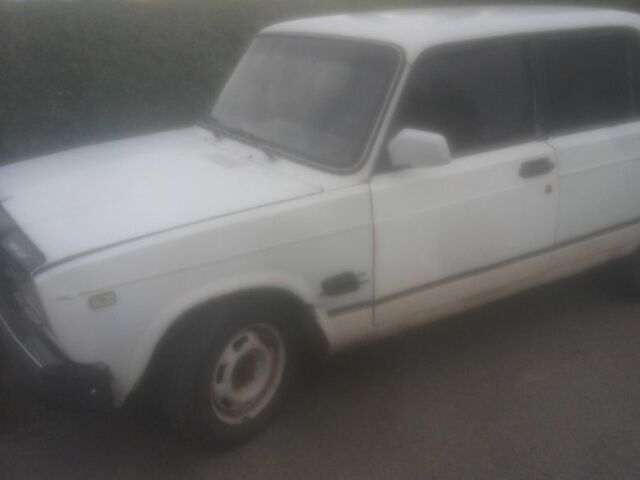 Белый ВАЗ 2107, объемом двигателя 1.5 л и пробегом 2 тыс. км за 357 $, фото 2 на Automoto.ua